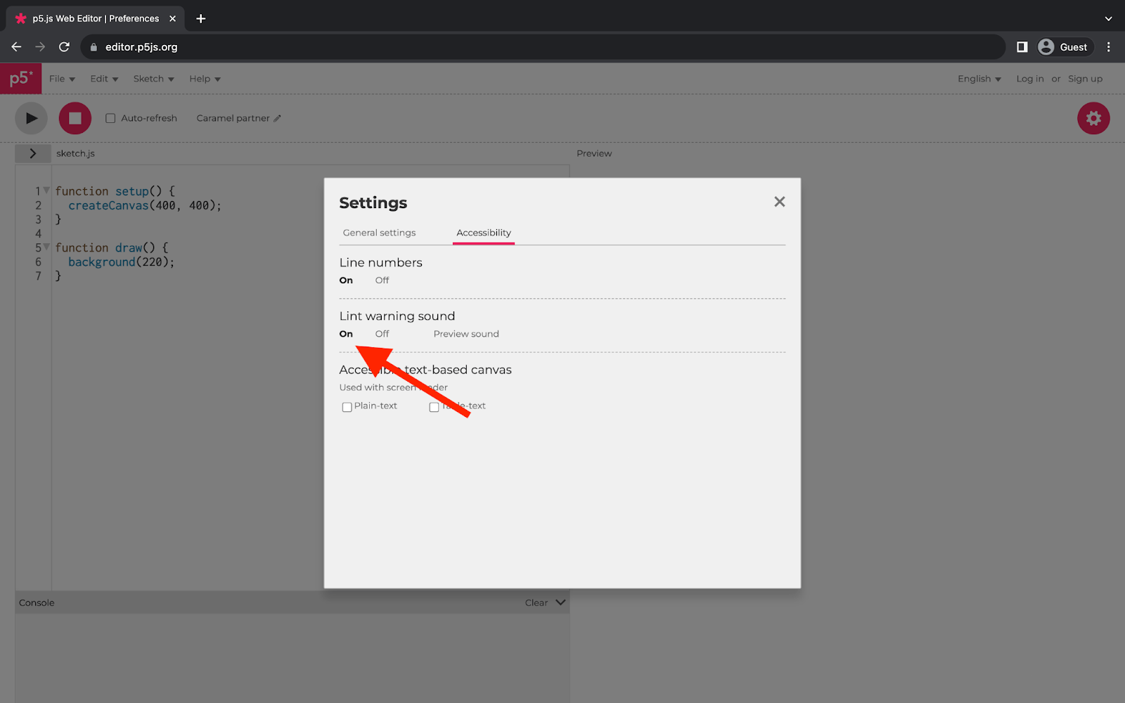 p5.js Webエディタを表示しているウェブブラウザ。ページ中央の四角いメニューにアクセシビリティ設定が表示されています。メニューの「Lint warning sound」セクションに赤い矢印が指しています。「On」オプションが選択され、太字で表示されています。