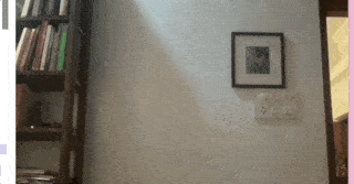 手が動き回る画面で、各指と親指の先端にジョーカーの帽子がついており、帽子は手と一緒に動く